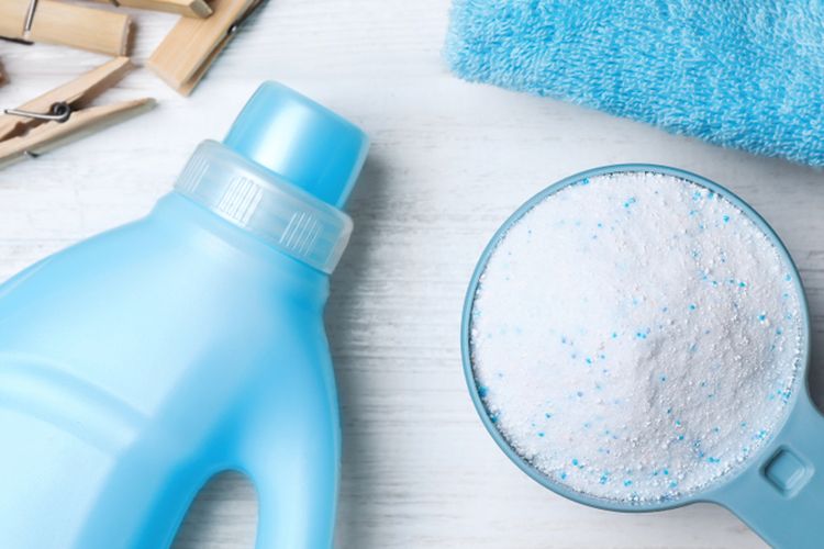 Ilustrasi deterjen, deterjen bubuk dan deterjen cair.