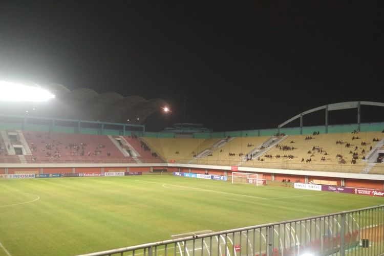 Timnas U16 Indonesia vs Filipina: Tribune Stadion Maguwoharjo masih lowong ketika pertandingan Indonesia vs Filipina dimulai pada Piala AFF U16, Minggu (31/7/2020).