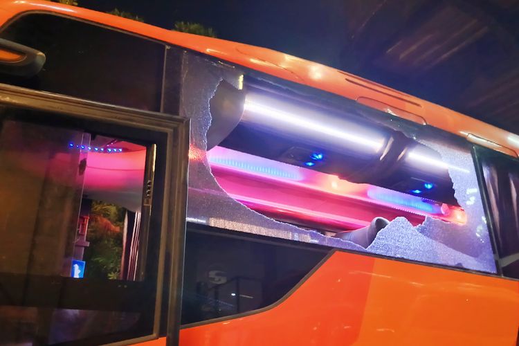 Arema FC Didenda Rp 20 Juta Usai Insiden Penyerangan Bus Persik