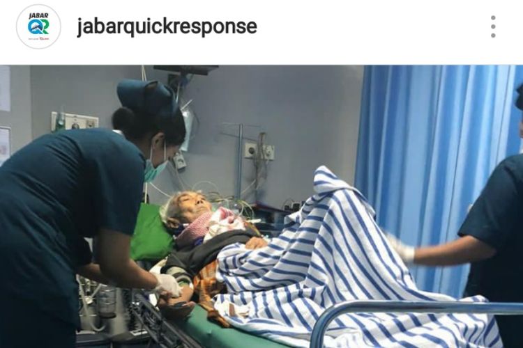 Aki Acin (98) warga Ngamprah, Kabupaten Bandung Barat yang mendapat tindakan medis melalui program Jabar Quick Respons di RS Kawaluyaan. 