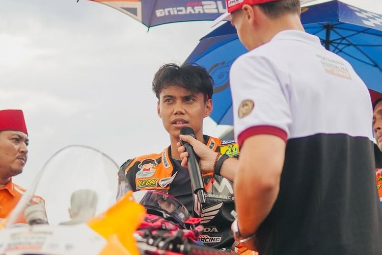 Pebalap asal Ungaran Irfan Ardiansyah Rajai Balapan di Mandalika, Sapu Bersih Podium