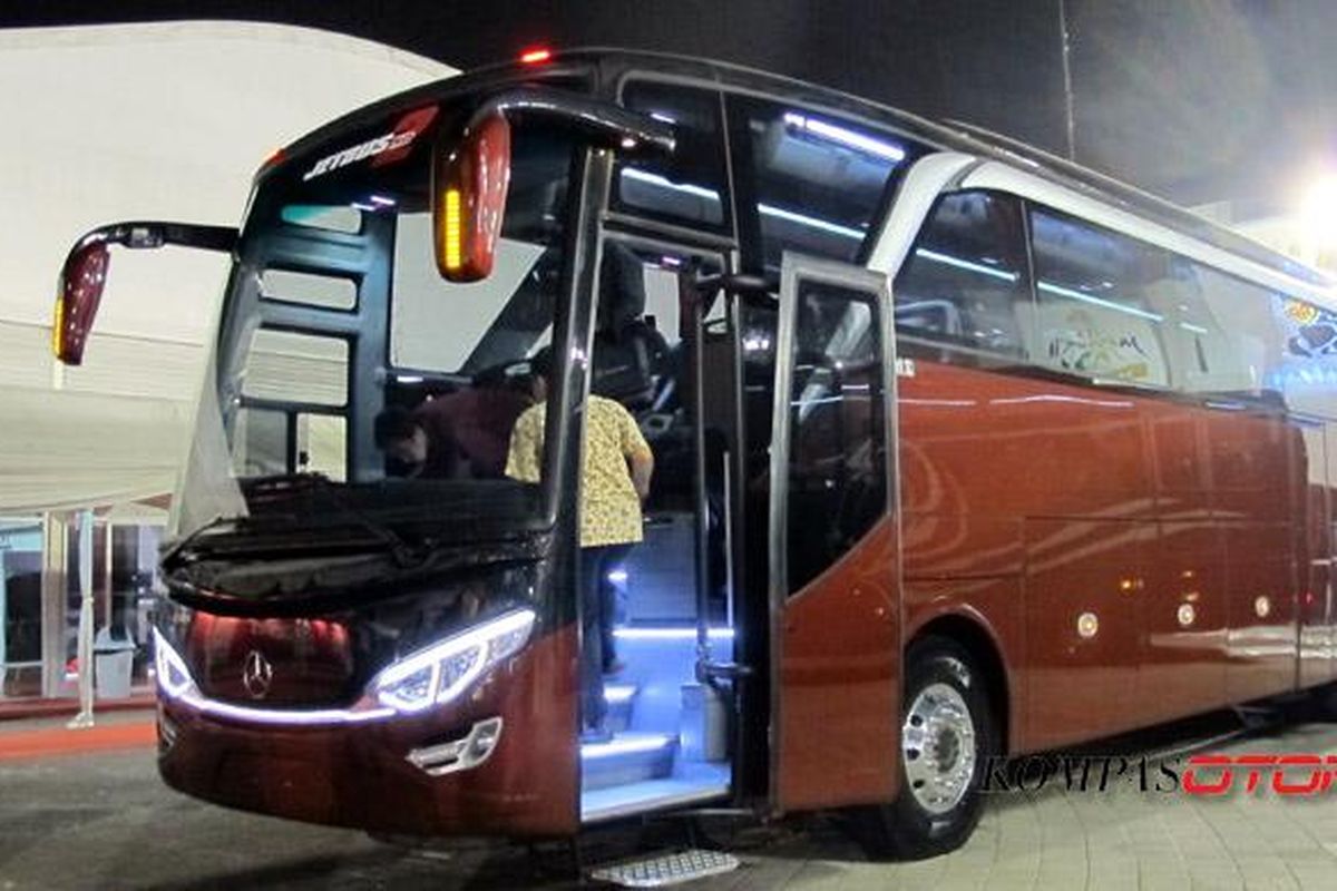 Inilah sasis bus Mercedes-Benz OC 500 RF 2542, terpanjang dan paling bertenaga.