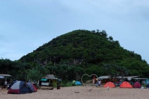 Pantai Ngrumput: Daya Tarik, Harga Tiket dan Rute
