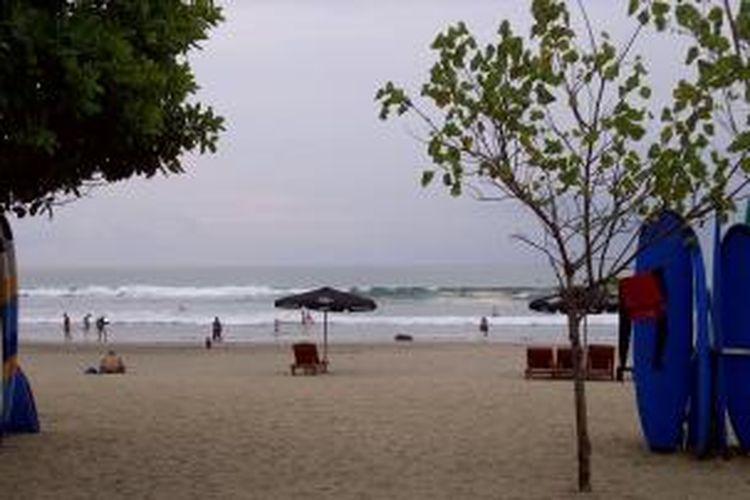 Persaingan sehat menjadi kunci di tengah maraknya jasa penyewaan papan selancar di Pantai Kuta, Bali, saat ini.