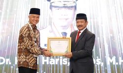 Raih Penghargaan pada Baznas Award 2023, Ganjar: Saya Berikan untuk Baznas Jateng
