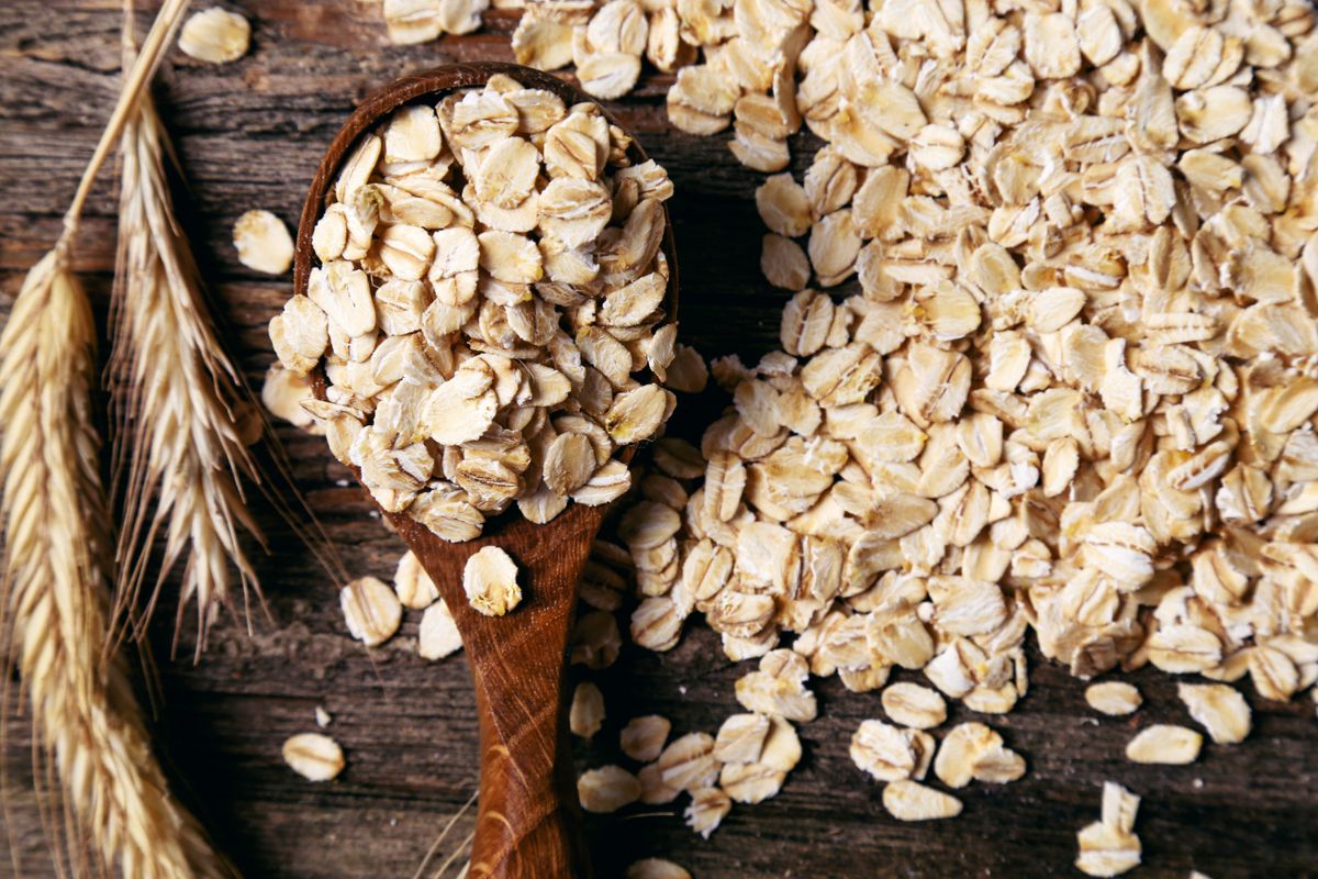 Sereal tertentu dan oatmeal instan juga diperkaya dengan vitamin D, sehingga dapat menjadi pilihan makanan mengandung vitamin D.