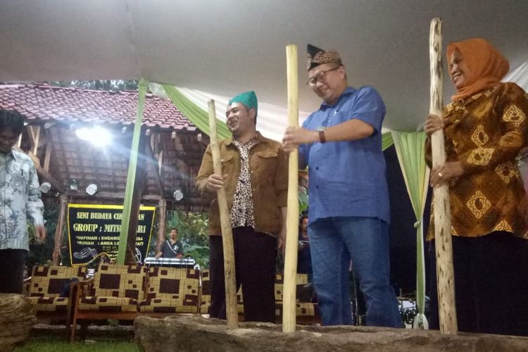Rektor IPB Dr Arif Satria saat meresmikan Tani Centre di kampus IPB Dramaga, Kabupaten Bogor, Sabtu (12/10/2019).