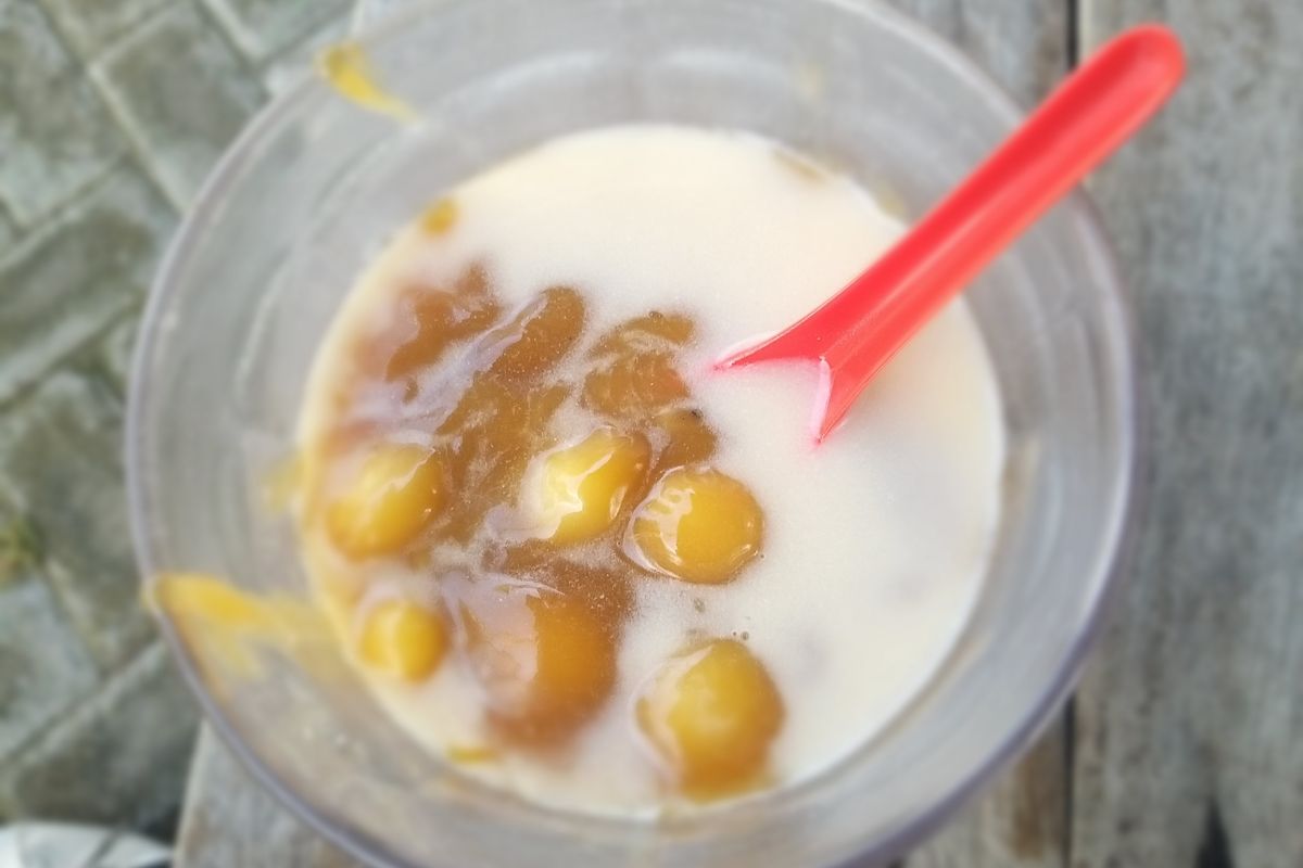 Inilah semangkok Jenang Grendul yang dijual di lapak Aneka Jenang ?DR? di Lapak Taman Obor, Kelurahan Oro-Oro Ombo, Kota Madiun, Jawa Timur.