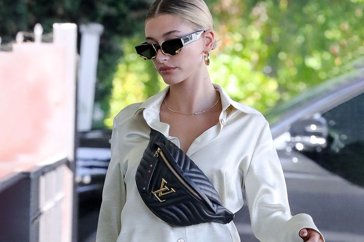 Intip Side Bag Louis Vuitton Seharga Rp 25 Juta Milik Hailey Bieber