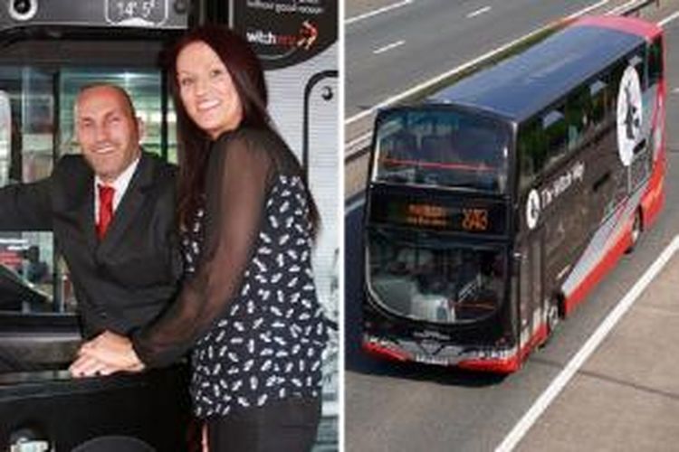 Jarrod Spedding (43 tahun), sopir bus Transdev di Manchester, Inggris, bersama Charlene Liversidge (33). 