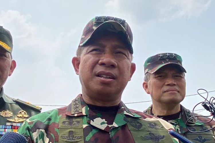 Kepala Staf TNI Angkatan Darat (KSAD) Jenderal Agus Subiyanto usai pembukaan Gerakan Nasional Ketahanan Pangan 2023 di Taman Pancasila, Cibitung, Kabupaten Bekasi, Rabu (1/11/2023).