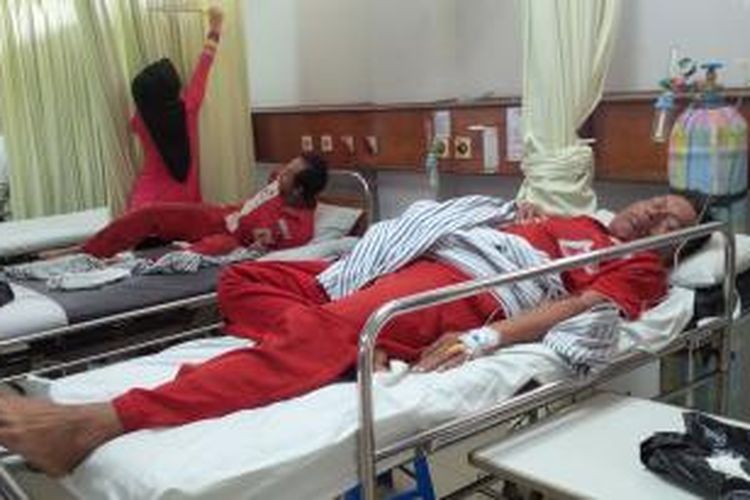 korban ledakan SPBU saat menjalani perawatan di ruang Unit Gawat Darurat RS. Antonius, Pontianak, Kalbar (7/1/2016) 