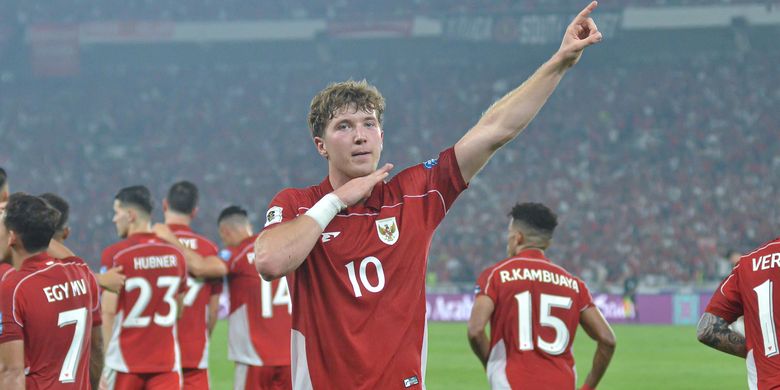 Perayaan gol Ole Romeny bersama Jay Idzes dalam partai Grup C Kualifikasi Piala Dunia 2026 zona Asia antara Timnas Indonesia vs China di Stadion Utama Gelora Bung Karno pada Kamis (5/6/2025).