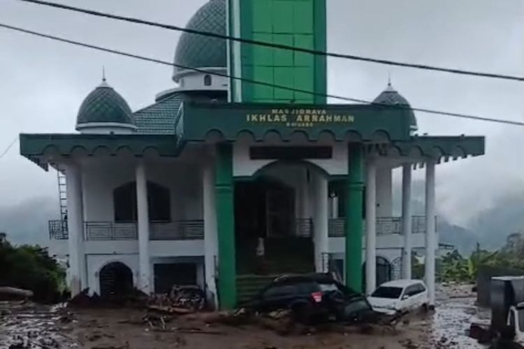 Banjir Bandang di Solok, 2 Warga Belum Ditemukan, 9 Keluarga Mengungsi