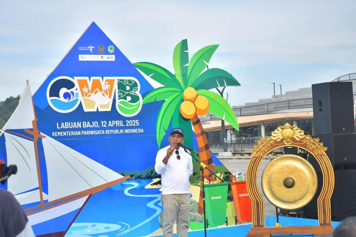 Sampah Plastik Menumpuk, Air Minum Kemasan Dilarang di Labuan Bajo