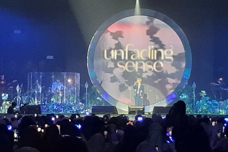 Yesung Super Junior usai menyanyikan lagu Silhouette di The Kasablanka Hall, Jakarta Selatan, Jumat (10/11/2023)