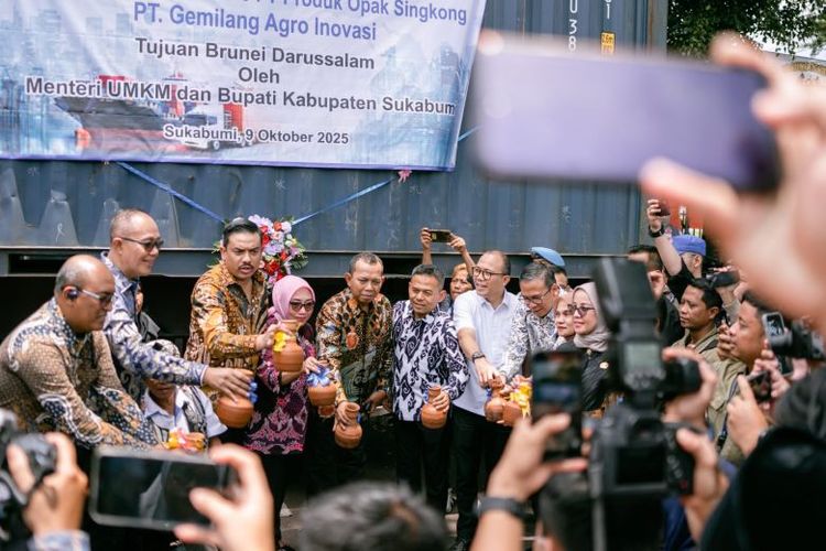 Peluncuran Program Kumitra yang digagas Kementerian UMKM Republik Indonesia dan Kementerian Koordinator Bidang Pemberdayaan Masyarakat pada Kamis (9/10/2025). 