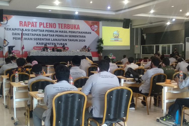 Rapat pleno rekapitulasi daftar pemilih hasil pemutakhiran (DPHP) sekaligus penetapan daftar pemilih sementara (DPS) Pilkada Tuban, di Resto Kayu Manis Fave Hotel Tuban, Jawa Timur, Kamis (10/9/2020), gagal dilaksanakan oleh KPU Tuban.