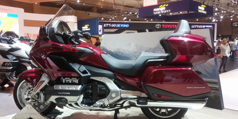 Honda Gold Wing yang dipamerkan di stan Honda di pameran Indonesia International Motor Show (IIMS) 2018 di JIExpo Kemayoran, Jakarta.