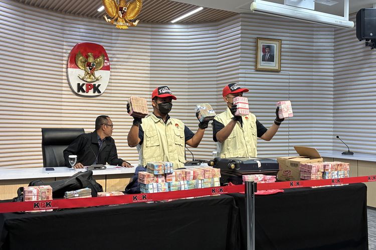 Bupati Pemalang Peras Pegawai dan Swasta Rp 1,98 Miliar untuk Urus Kasus di KPK
