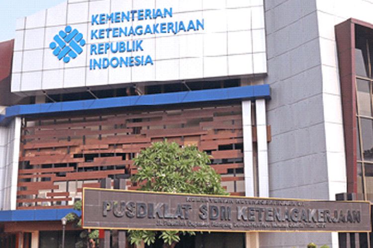 Gedung Pusdiklat SDM Ketenagakerjaan. 