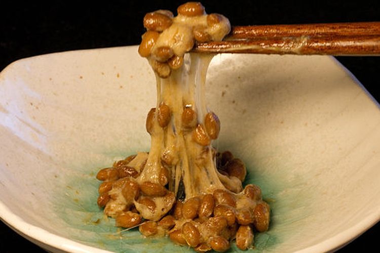 Ilustrasi natto, sajian tradisional Jepang yang dibuat dari kacang-kacangan, salah satunya kacang azuki. 