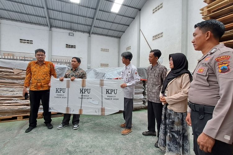 Logistik Pemilihan Umum (Pemilu) Komisi Pemilihan Umum (KPU) di Kota Solo, Jawa Tengah (Jateng), pada Kamis (23/11/2023).