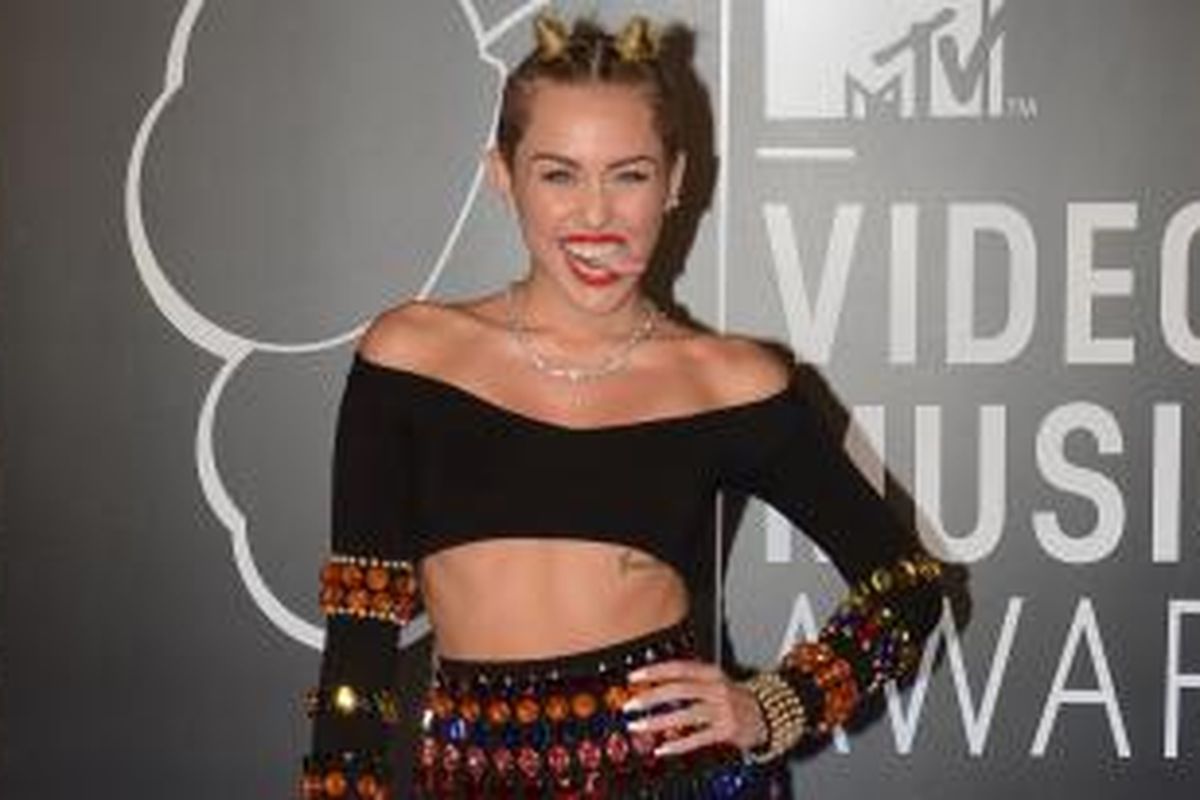 Miley Cyrus hadir dalam pergelaran MTV Video Music Awards 2013, di Barclays Center, Brooklyn, New York City,  AS, 25 Agustus 2013 waktu setempat. 