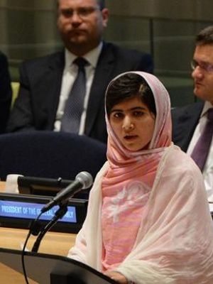 Malala Yousafzai, aktivis remaja yang nyaris tewas ditembak Taliban tahun lalu, berpidato di PBB tepat pada ulang tahunnya yang ke-16, Jumat (12/7/2013). Malala mendesak dunia untuk memberikan akses pendidikan sebesar-besarnya untuk anak-anak.