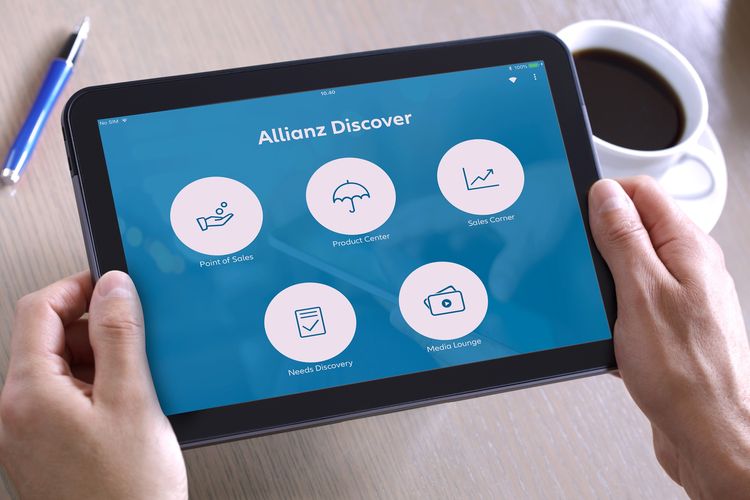 Pelayanan asuransi Allianz yang kini bertransformasi ke teknologi digital.