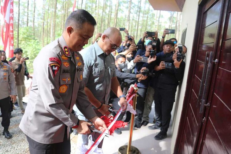 Kapolda Kaltim saat meresmikan Posko Pengamanan IKN Nusantara