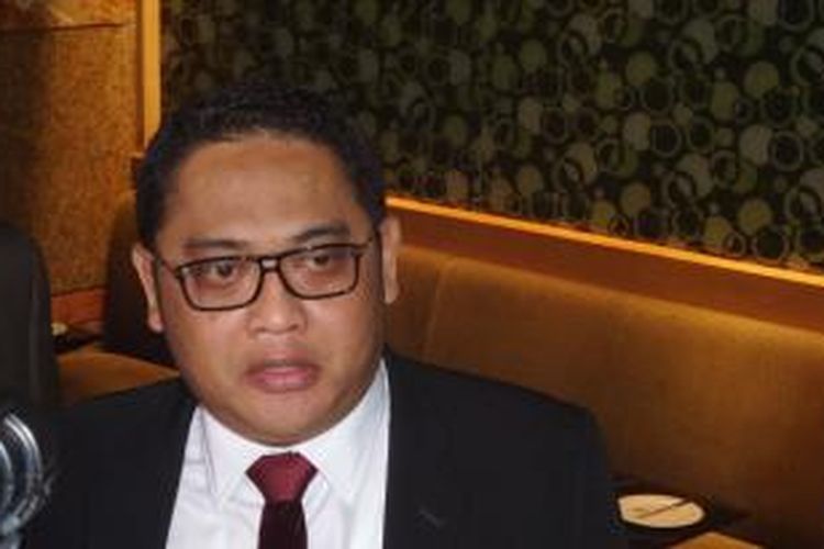CEO Mitra Kukar, Endri Erawan, tengah menjawab pertanyaan dari para wartawan di Hotel Parklane, Jakarta, Sabtu (25/10/2015)