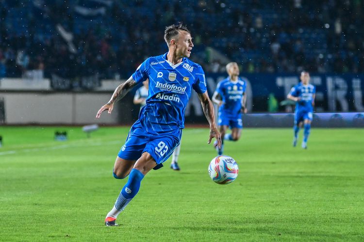 Penampilan Stefano Beltrame di Persib Bandung saat mampu mengalahkan PSIS Semarang dengan skor 3-0 di Stadion Si Jalak Harupat (SJH) Soreang, Kabupaten Bandung, dalam laga pekan ke-26 Liga 1 2023-2024, Selasa (26/2/2024).