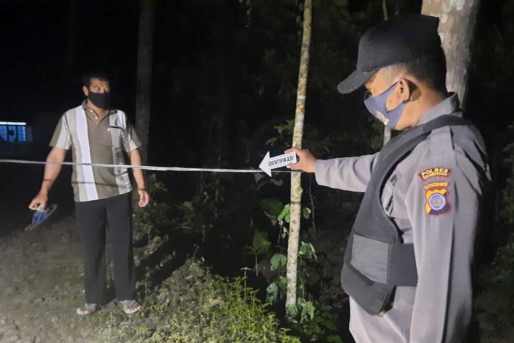 Pelajar putri bernama N (17) mengaku berhenti mendadak karena terkejut ada tali terbentang antara dua pohon di jalan ynag dilewatinya. Kepada polisi, ia menceritakan bahwa seorang pemuda menganiaya dirinya. Polsek Lendah, Kulon Progo, Daerah Istimewa Yogyakarta, menangkap anak usia pelajar lain sebagai pelakunya.