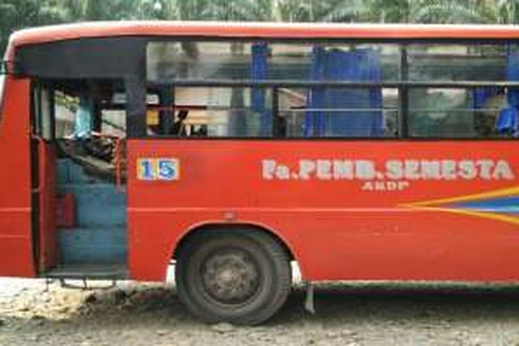 Bus Pembangunan Semesta, satu-satunya angkutan umum dari Medan ke Tangkahan.