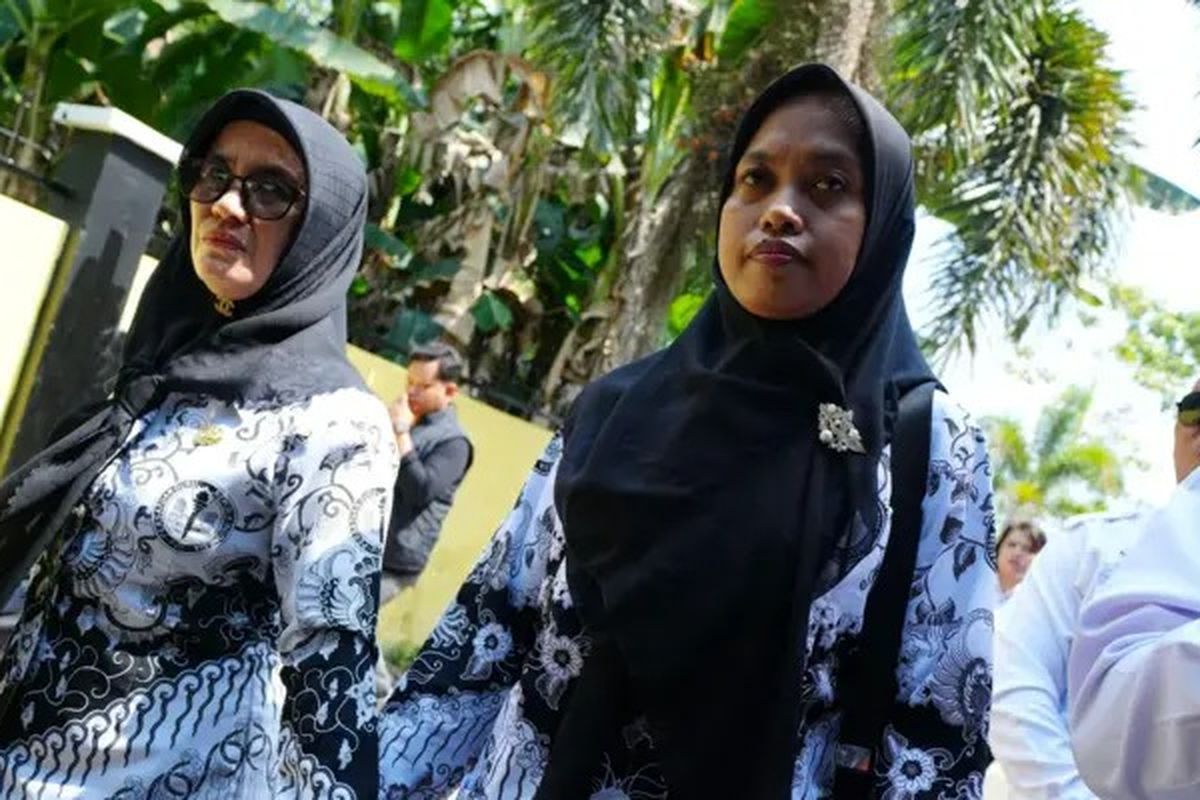 Supriyani saat hendak menjalani persidangan di Pengadilan Negeri Andoolo, Senin (28/10).