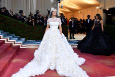 Kylie Jenner Jelaskan Alasan Pakai Gaun Pengantin di Met Gala 2022