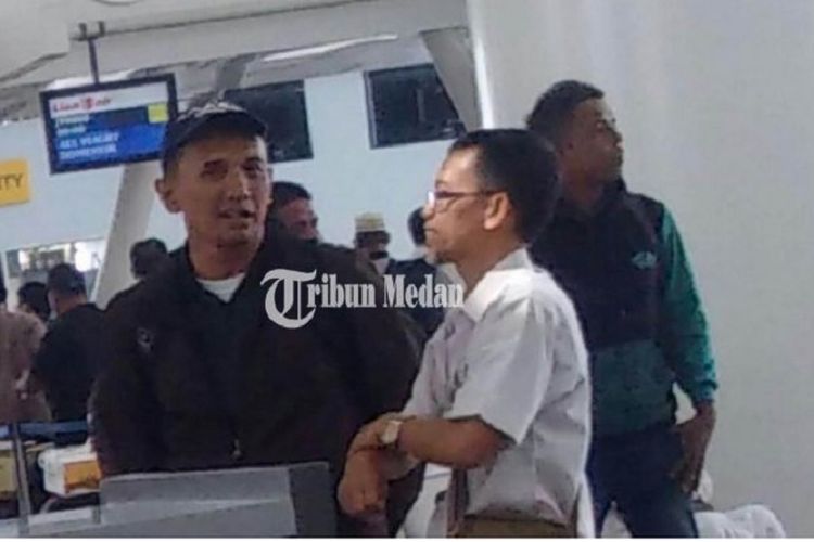 Pria diduga mirip mantan Gubernur Sumatera Utara, Gatot Pujonugroho 
