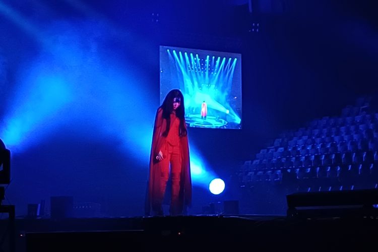 Senang Lihat Antusias Penonton Konser Lost in Harmony, Isyana Sarasvati: Inyong Berhasil