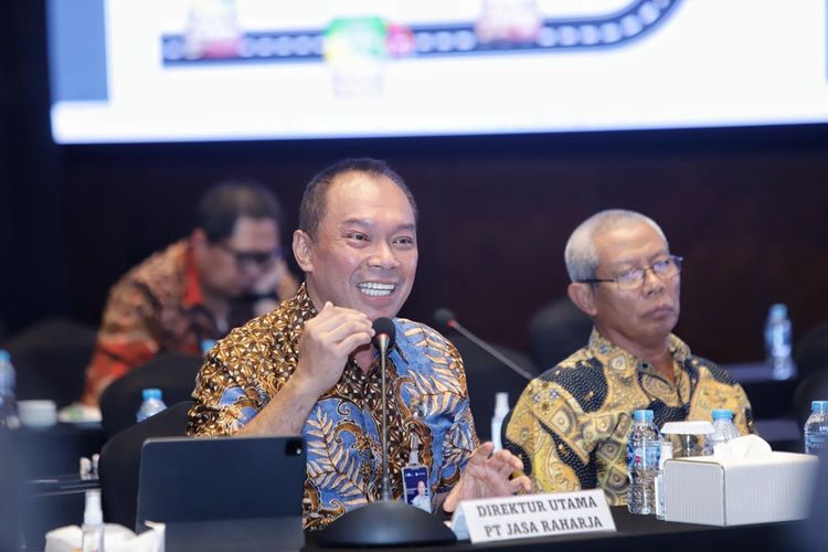 Direktur Utama (Dirut) Jasa Raharja Rivan A Purwantono dalam kegiatan focus group discussion (FGD) dengan berbagai stakeholder dan pengamat transportasi yang berlangsung di Ballroom Gedung Jasa Raharja, Jakarta, Rabu (7/8/2024).