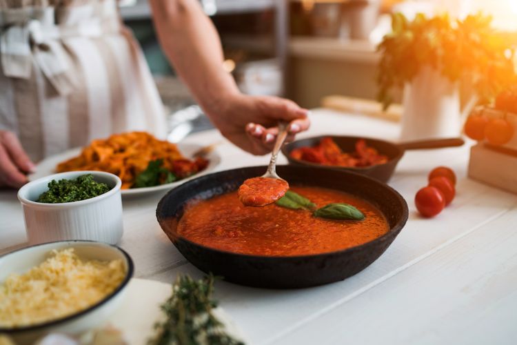 Ilustrasi saus tomat untuk pasta.