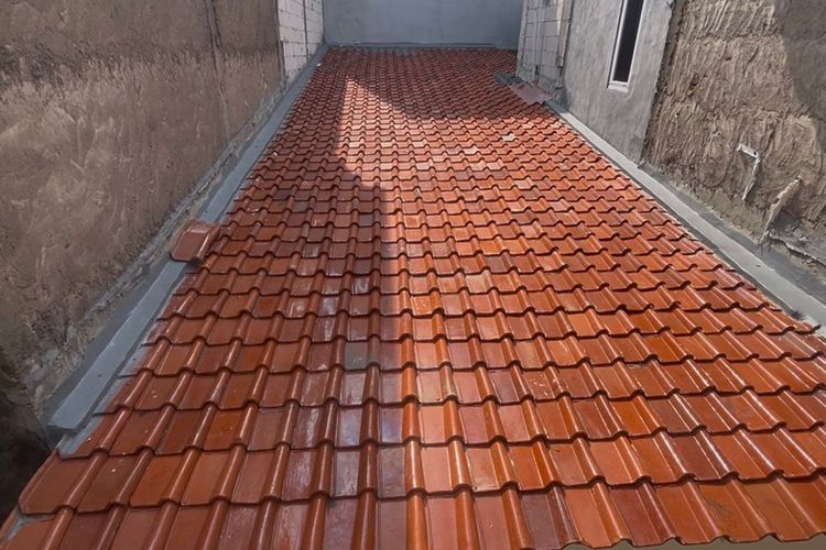 Program Gentengisasi di Jakut Bikin Rumah Lebih Sejuk, Warga: Beda Jauh dari Asbes