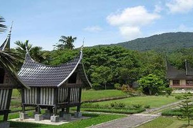 91 Gambar Rumah Gadang Dan Rangkiang Terbaik