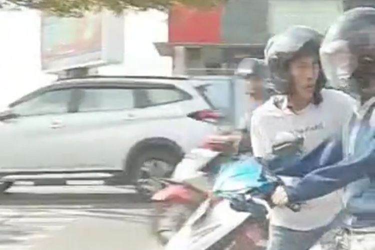 Seorang maling berinisal A yang nekat menyandera seorang pengendara wanita di traffic light perempatan Simpang Gelael Seipanas, Batam, Kepulauan Riau (Kepri) sekitar pukul 11.00 WIB, Senin (9/3/2020) kemarin sampai saat ini masih menjalani pemeriksaan.