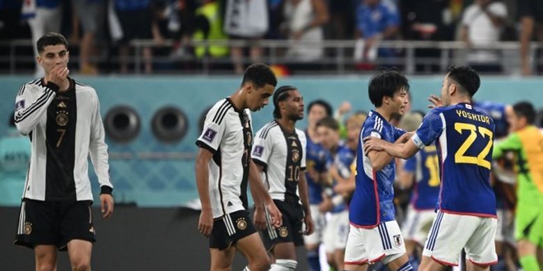 Ekspresi pemain Jerman seusai melihat gawangnya dijebol oleh Jepang dalam matchaday perdana babak penyisihan grup Piala Dunia 2022. Pada laga kedua Grup E, timnas Jepang akan melawan Kosta Rika di Stadion Ahmad bin Ali, Al Rayyan, Minggu (27/11/2022) sore ini pukul 17.00 WIB.  (Photo by Philip FONG / AFP)