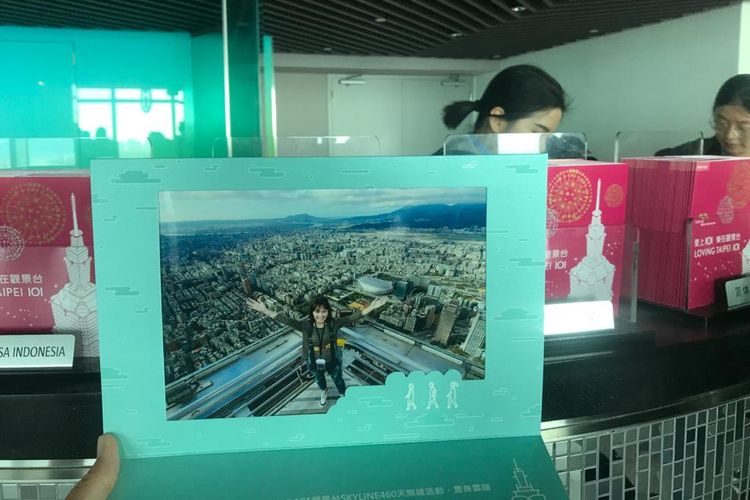 Foto yang diambil oleh petugas saat berada di sudut spot foto terbaik di rooftop Skyline 460, Taipei 101. 