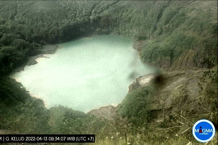 Foto dokumentasi danau kawah Gunung Kelud pada laporan harian yang diterima BPBD Kabupaten Blitar pada Rabu (13/4/2022)