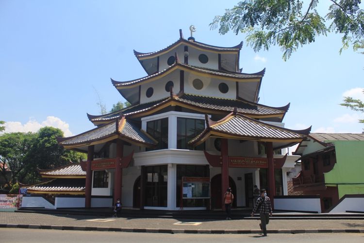 Masjid KHM Bedjo Dermoleksono, masjid mirip Klenteng di Rumah Sakit Umum Universitas Muhammadiyah Malang (RSU UMM), Kabupaten Malang, Selasa (27/4/2021).