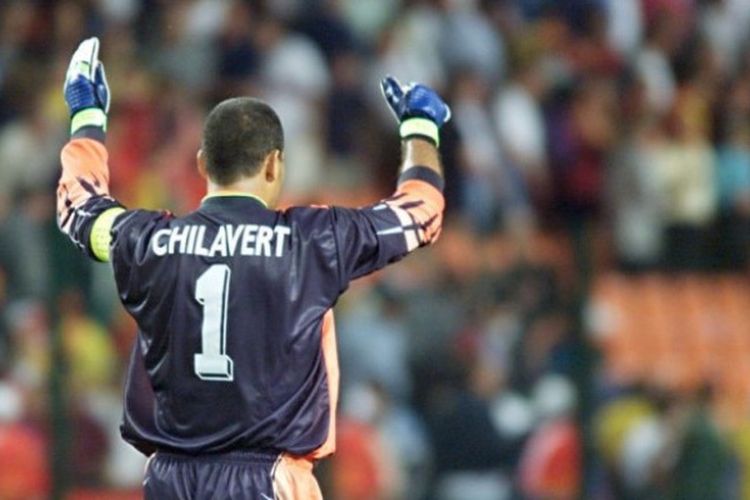 Kiper Paraguay, Jose Luis Chilavert, merayakan kemenangan Paraguay atas Spanyol dalam laga Grup D Piala Dunia 1998 di St Etienne, Perancis, 29 Juni 1998.