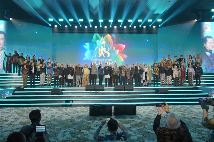 Penganugerahan Top Agent of the Year dalam Gala Dinner TAA ke-38 di Yogyakarta Marriot Hotel, Yogyakarta, Jumat (15/8/2025).